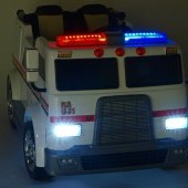 Dvojmiestny USA sanitný bus - ambulancia 4x4